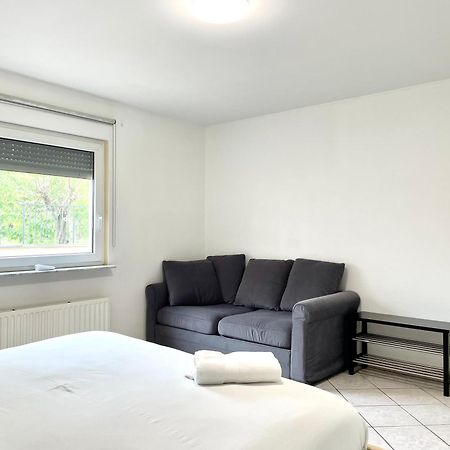 Large Room In Schuttrange Free Parking 10Mins To Airport Excellent Customer Services Luxemburgo Exterior foto