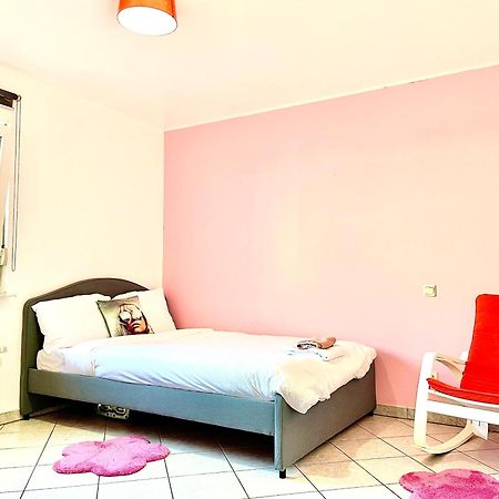 Large Room In Schuttrange Free Parking 10Mins To Airport Excellent Customer Services Luxemburgo Exterior foto