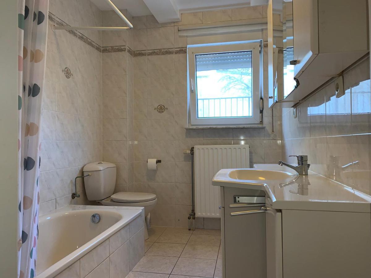 Large Room In Schuttrange Free Parking 10Mins To Airport Excellent Customer Services Exterior foto