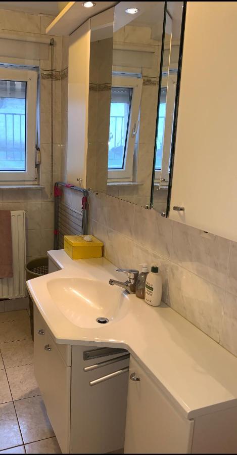 Large Room In Schuttrange Free Parking 10Mins To Airport Excellent Customer Services Exterior foto