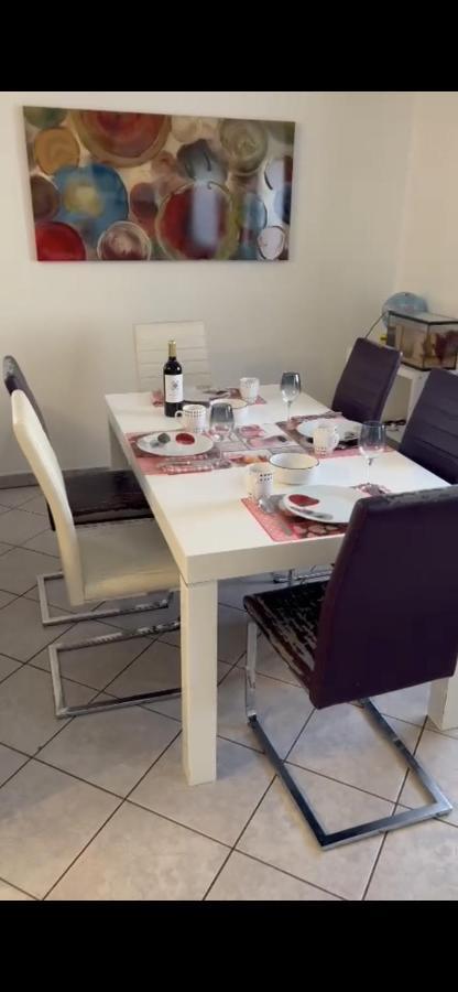 Large Room In Schuttrange Free Parking 10Mins To Airport Excellent Customer Services Exterior foto