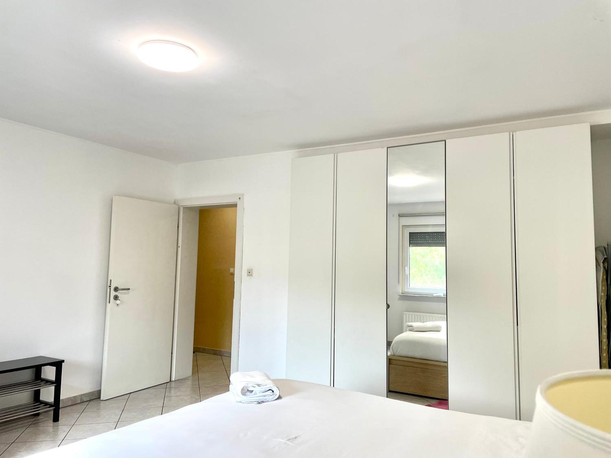 Large Room In Schuttrange Free Parking 10Mins To Airport Excellent Customer Services Exterior foto